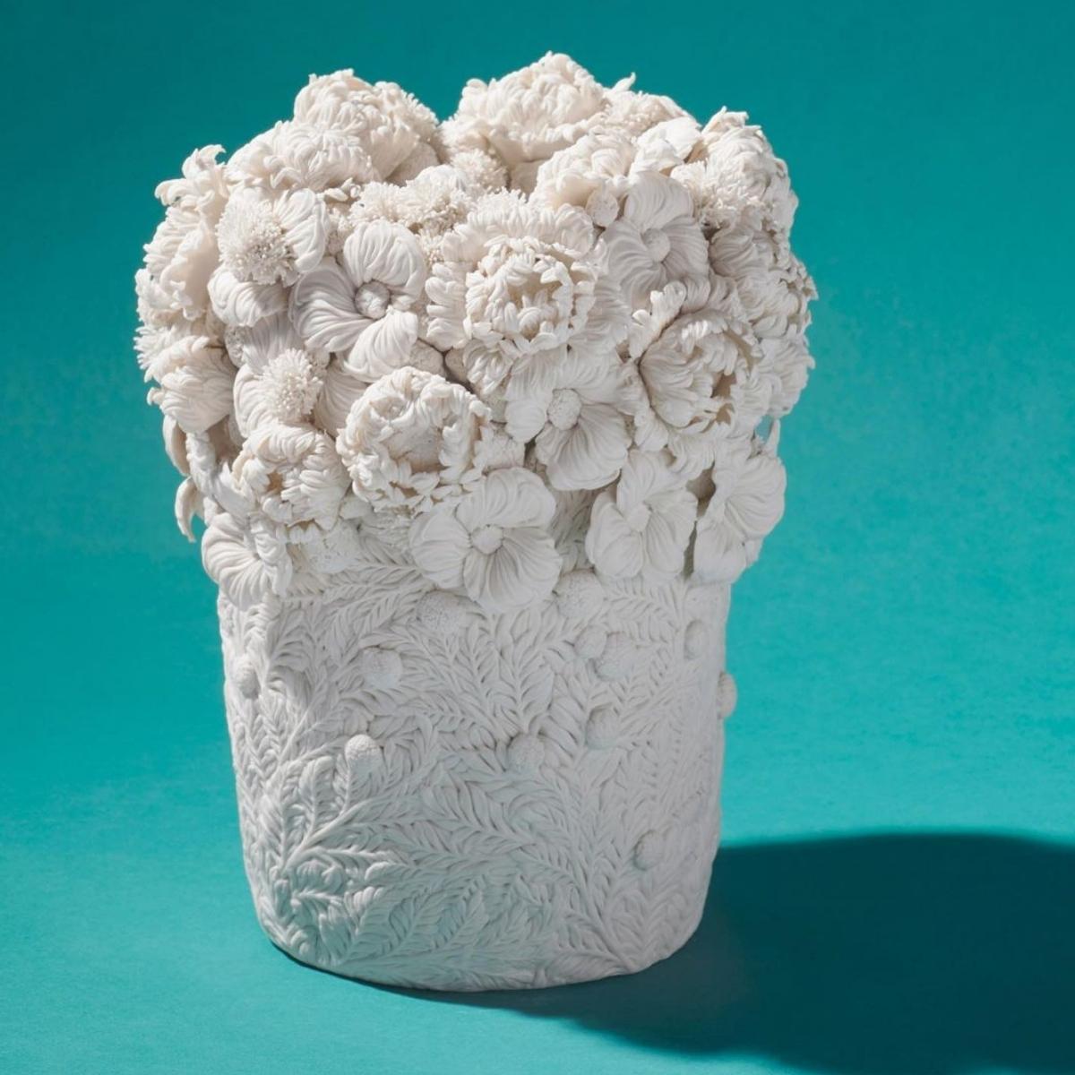 flowers-envelop-the-detailed-porcelain-vessels-from-hitomi-hosono-featured