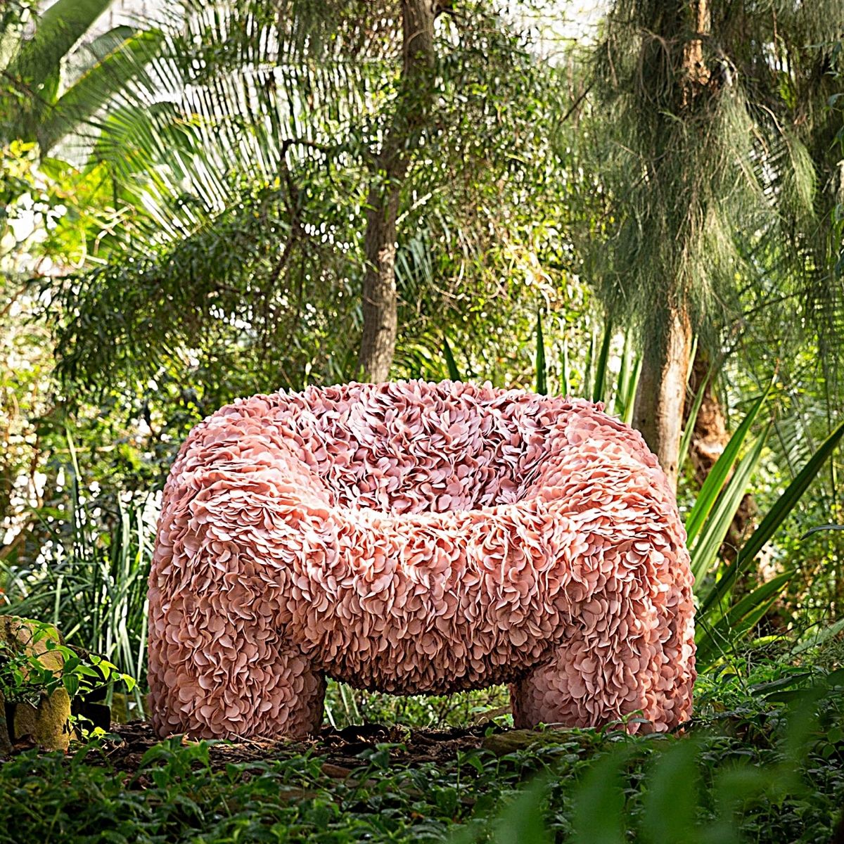 the-hortensia-chair-from-andres-reisinger-mass-produced-by-moooi-featured