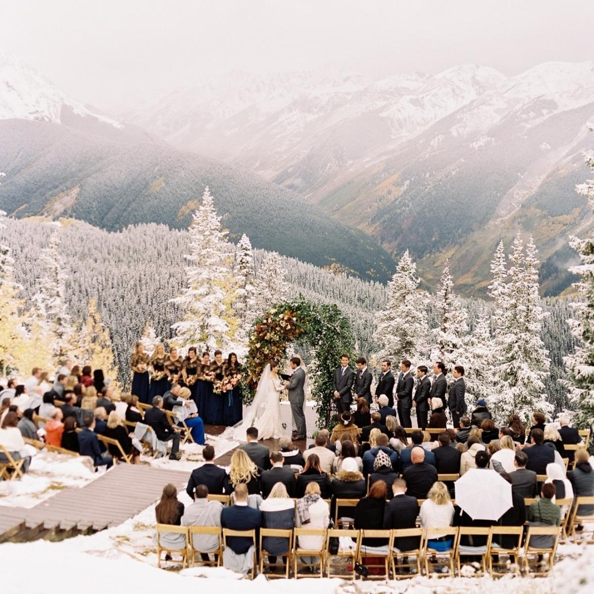 these-are-the-winter-wedding-trends-were-seeing-everywhere-featured