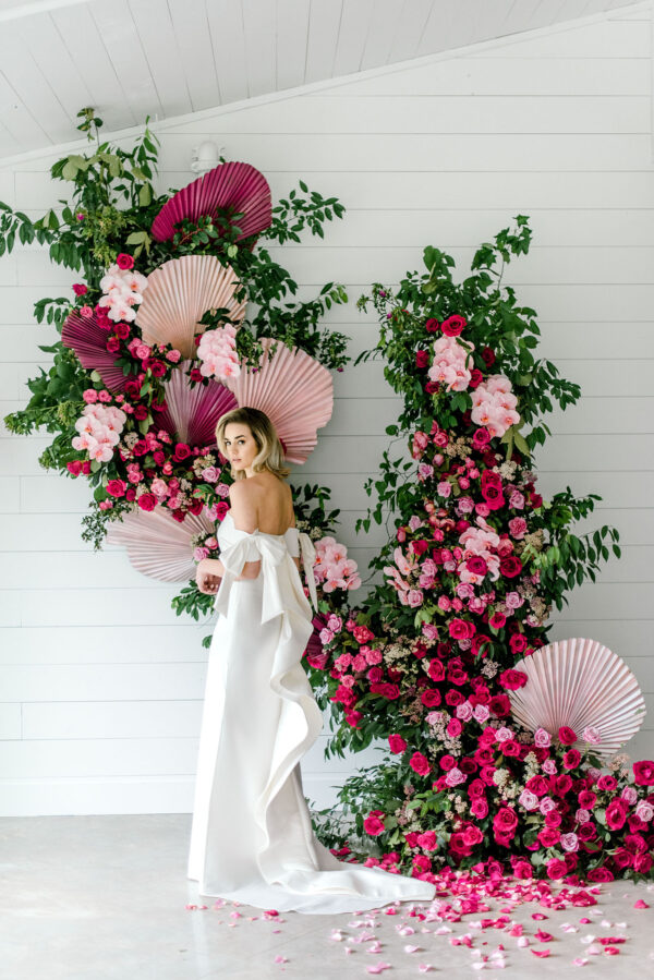 Creative floral installations - pink roses and flowers - on Thursd
