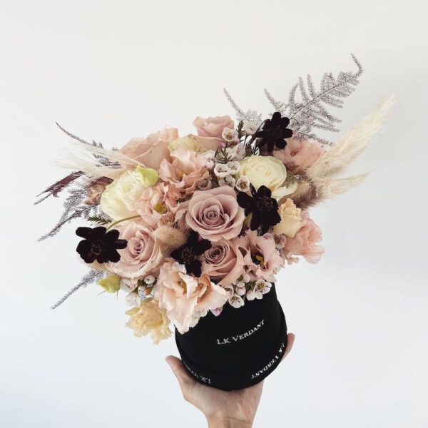 Florist LK Verdant Puts a Luxury Stamp on Intimate Weddings During the Pandemic Flower Hat box