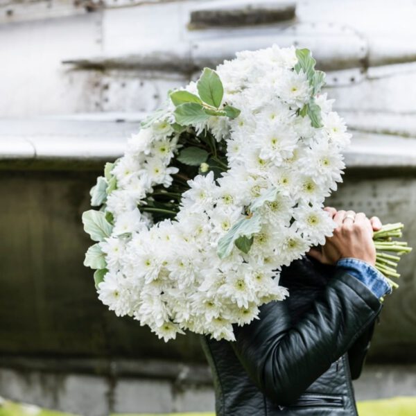 Branding of the Pina Colada Chrystanthemum white bouquet