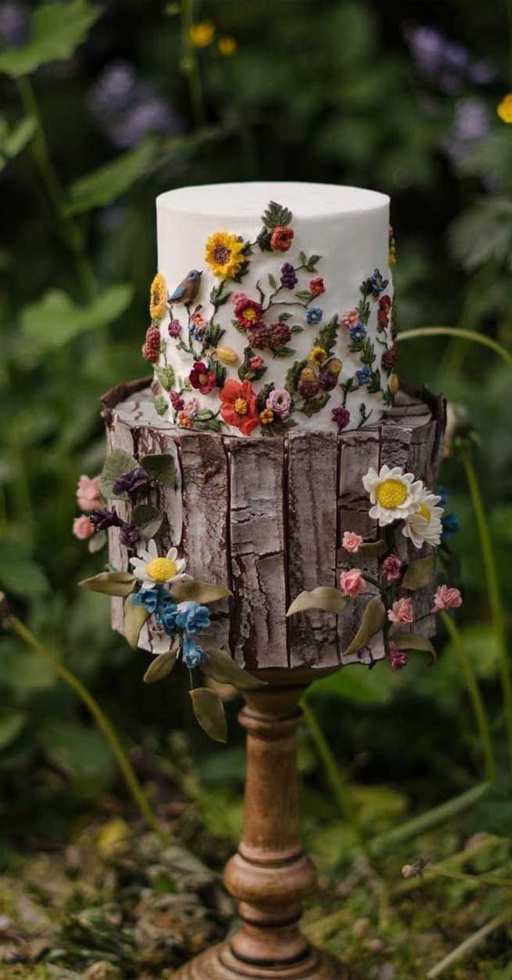 Floral Cakes That Are Too Pretty to Eat Woodland Wedding Cake