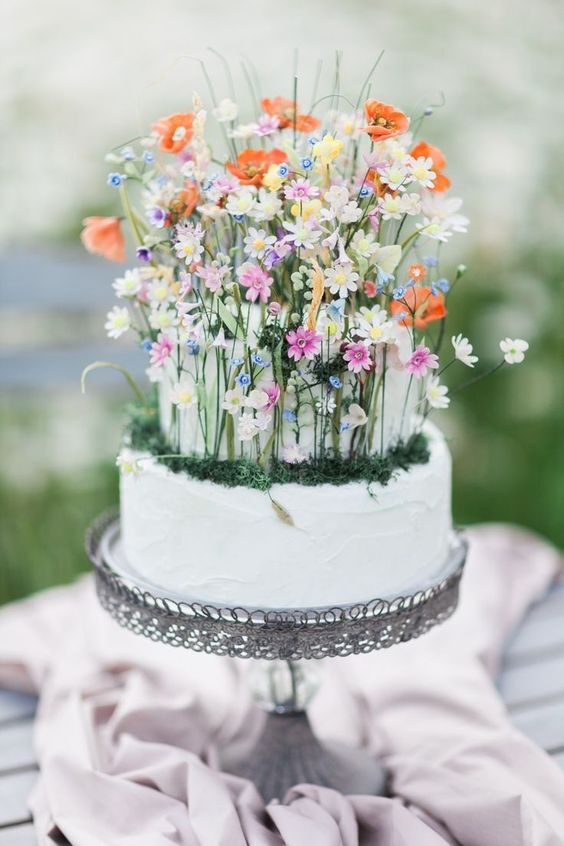 Floral Cakes That Are Too Pretty to Eat Wildflower Wedding Cake