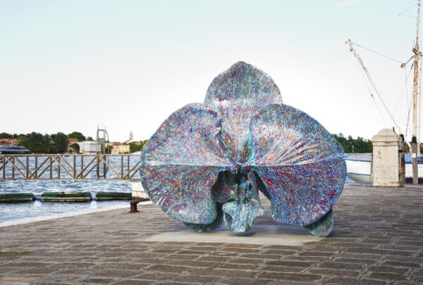 Frozen Flower Sculptures by Marc Quinn - Phalaenopsis in glitter in harbour - on thursd