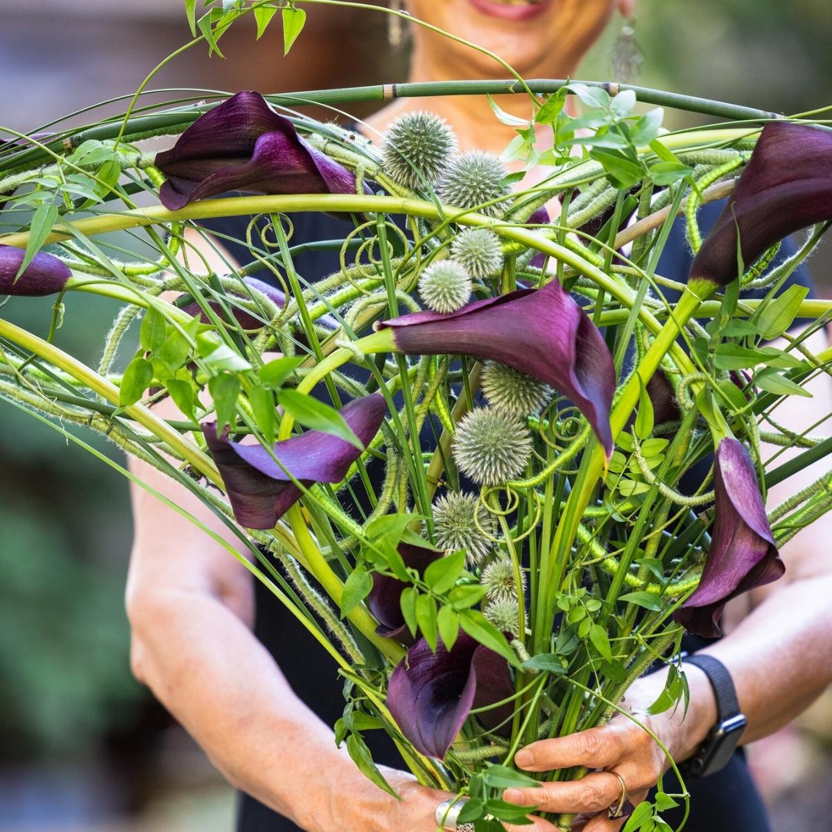 hitomi-gilliam-showcases-the-beauty-of-the-calla-with-a-hand-tied-bouquet-featured