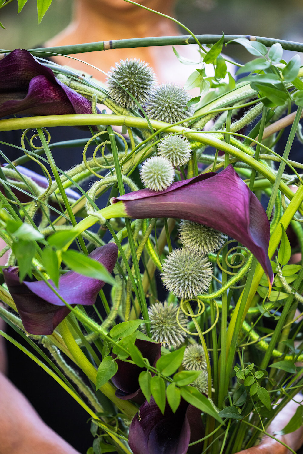 Hitomi Gilliam Showcases the Beauty of the Calla With a Hand-Tied Bouquet Floral Design