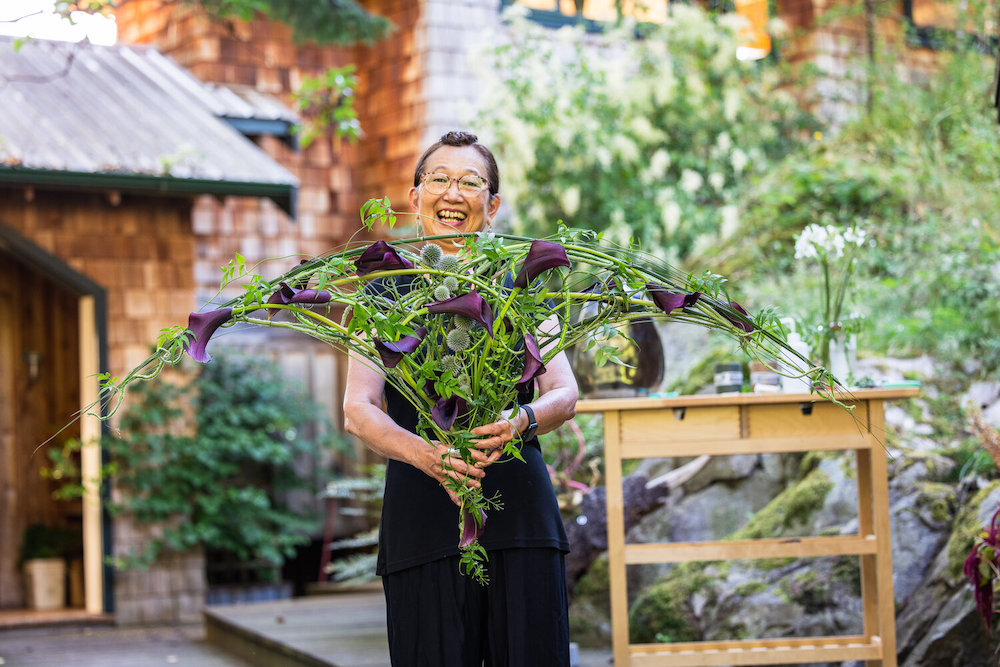 Hitomi Gilliam Showcases the Beauty of the Calla With a Hand-Tied Bouquet Floral Design