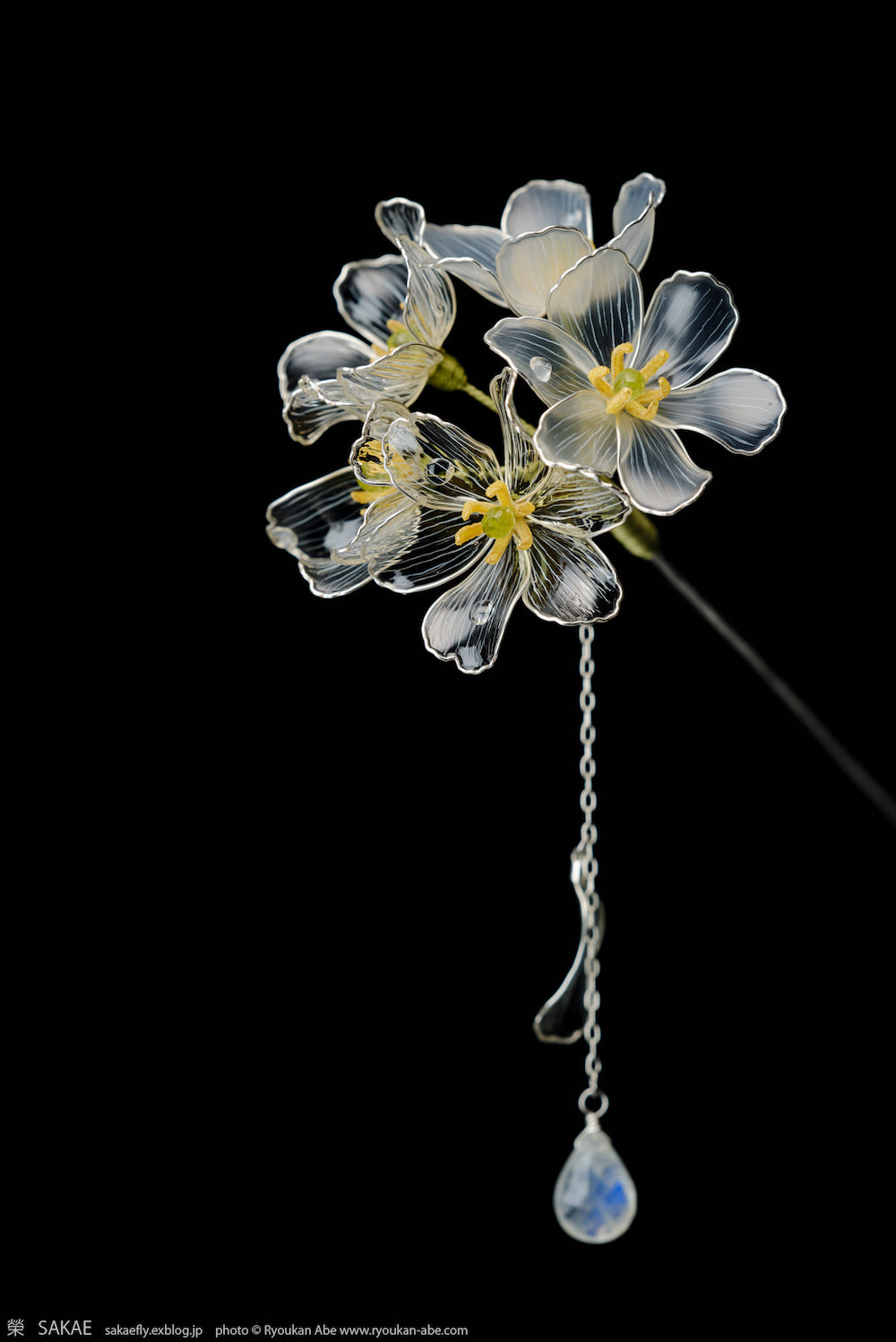 Japanese Artist Sakae Turns Blossoms Into Wearable Pieces of Art Hairpin Art