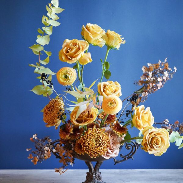 Beautiful Roses That Fit Into Your Scorched Earth Color Palette Heart of Gold roses Holly Chapple