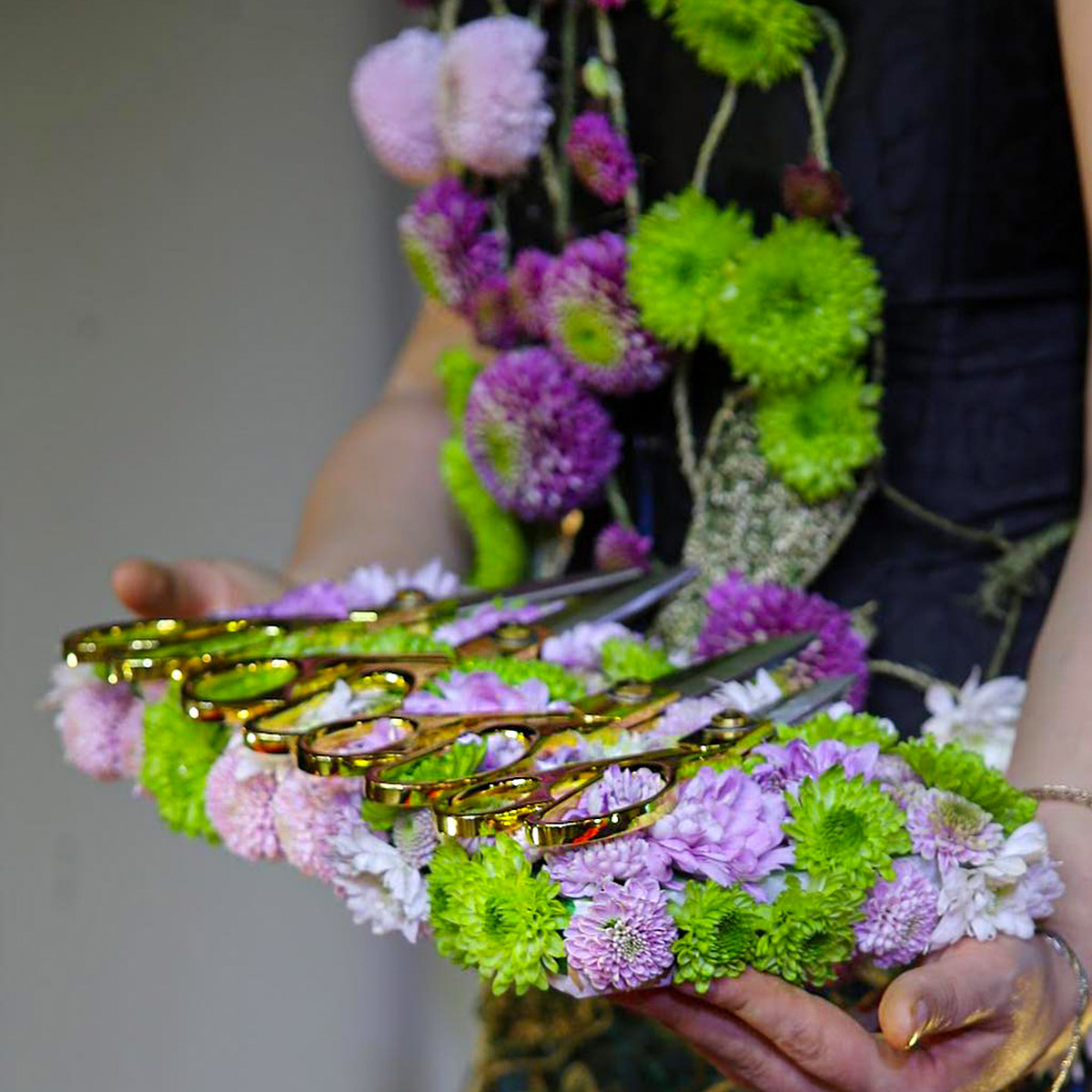 the-russian-bridal-season-kicks-off-with-chrysanthemums-featured