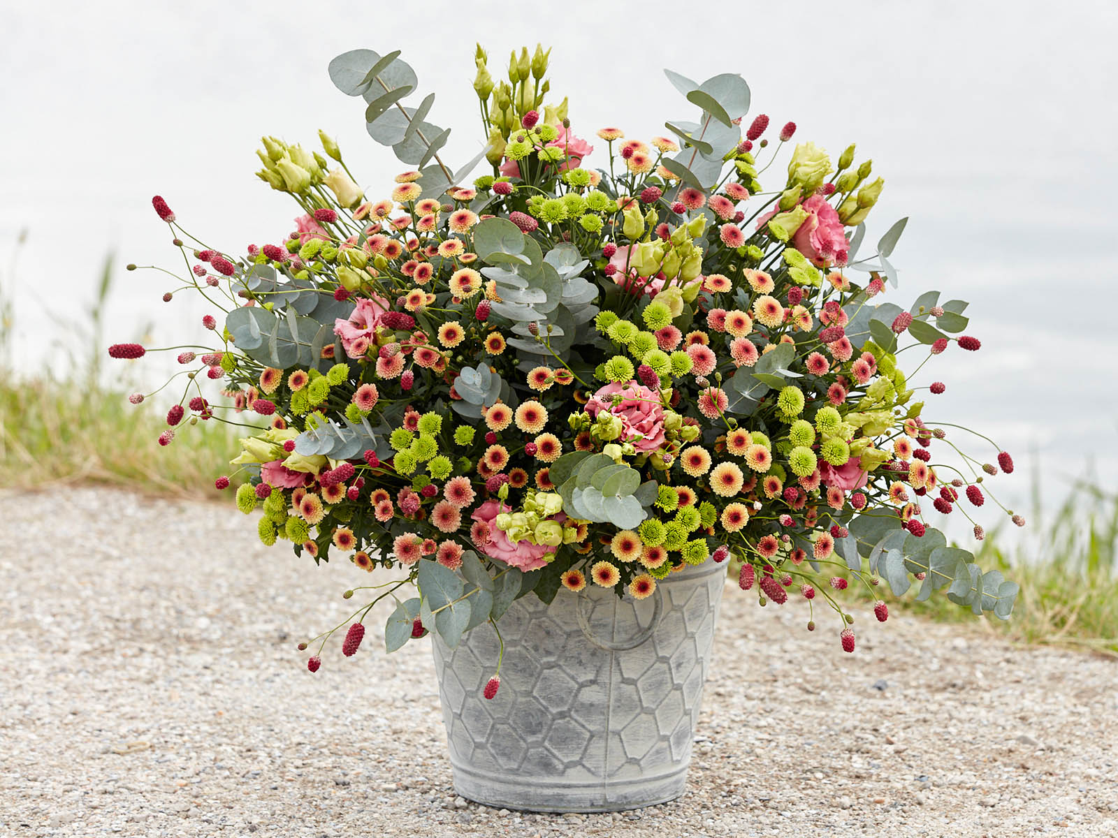 LS Santini picking bouquet