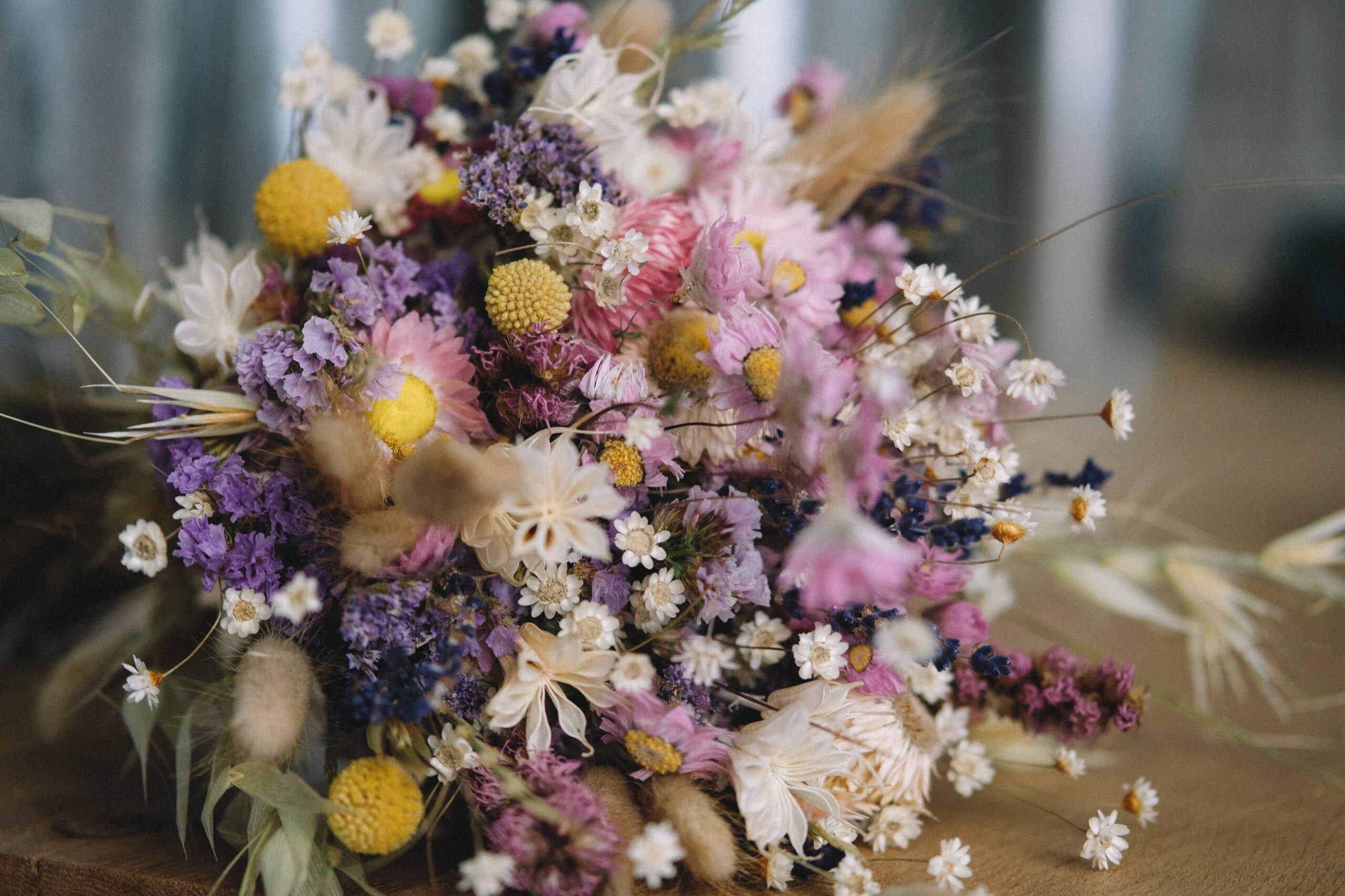 The Differences Between Dried Flowers and Preserved Flowers - Article on