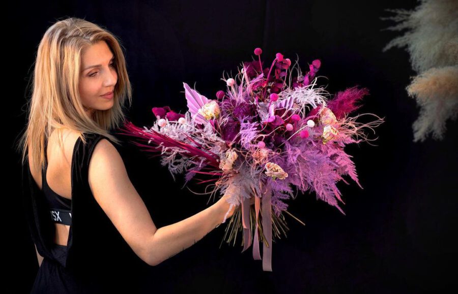 The Differences Between Dried Flowers and Preserved Flowers Alina Neacsa