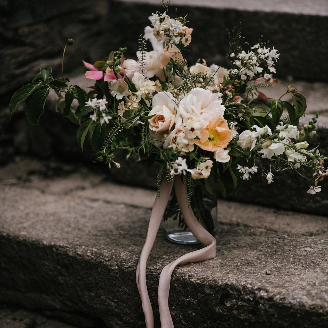 Floral Industry Trends 2022 - Wild and Spontaneous bouquet - on Thursd