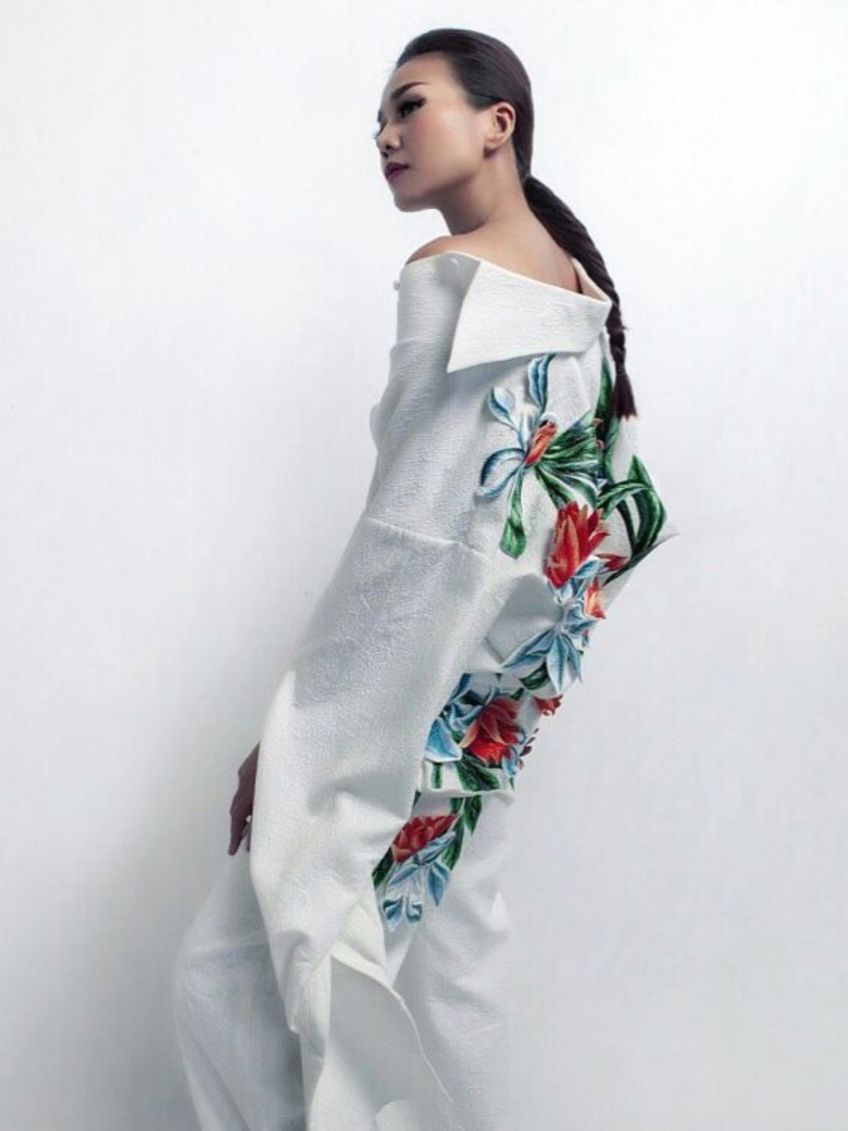 off-shoulder blouse - model with flower shirt - on thursd nguyen
