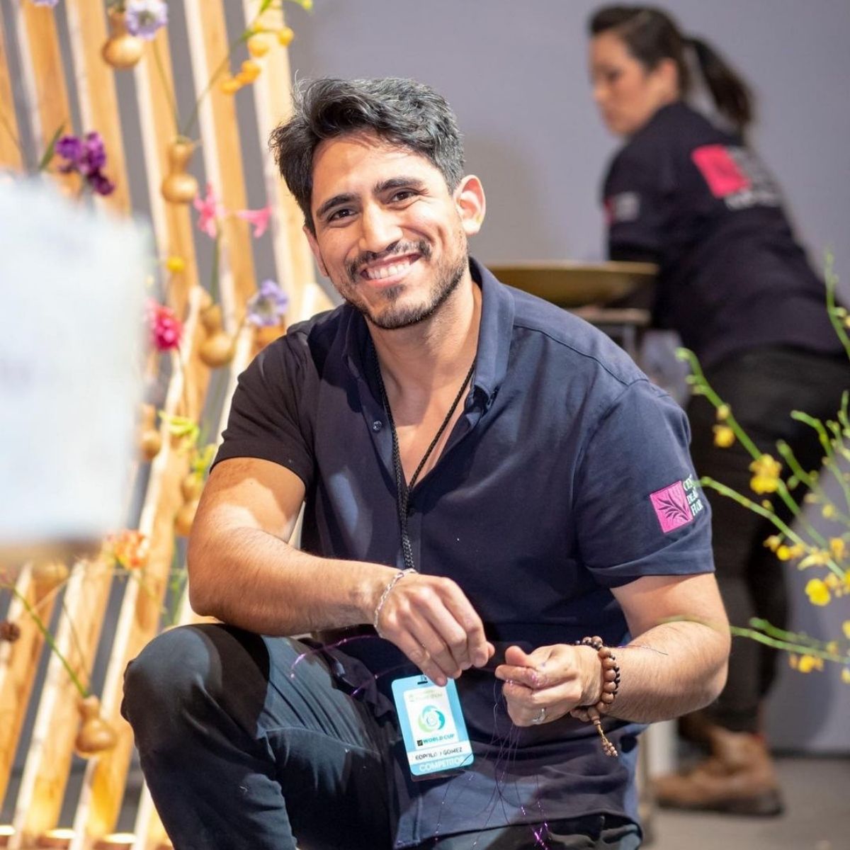 a-floral-interview-with-leopoldo-gomez-the-impassioned-mexican-floral-teacher-at-centro-de-arte-floral-featured