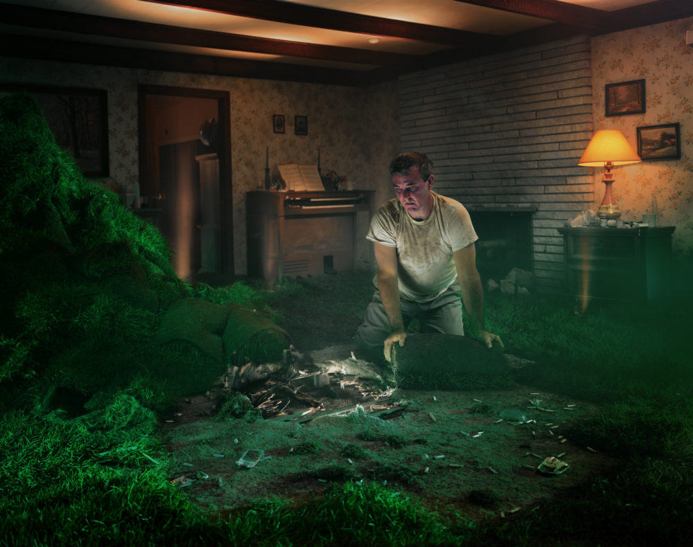 Mysterious and suspensful photography by Gregory Crewdson - on Thursd