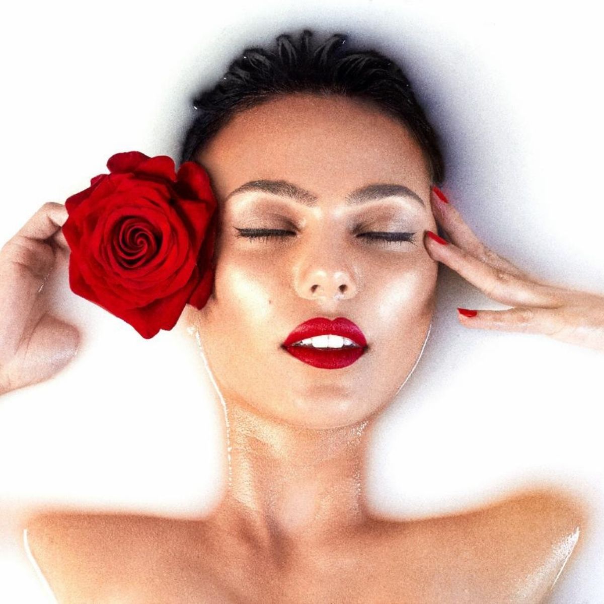 Natural Seduction Campaign Preserved Roses from Lulu Eternal Roses - on Thursd