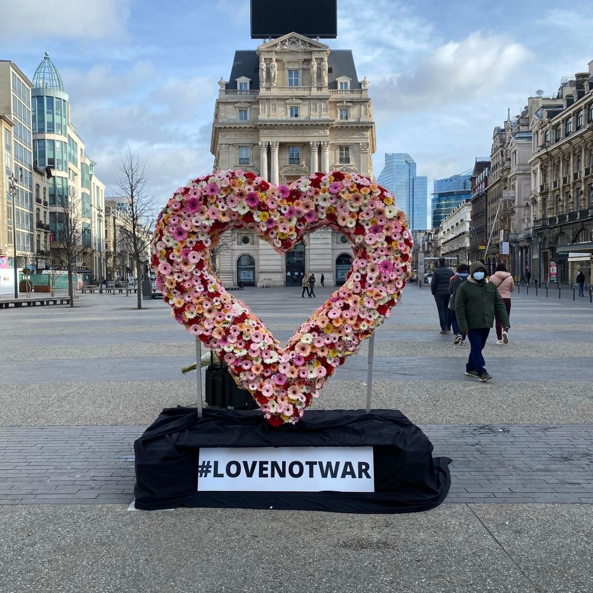 Heart for #lovenotwar in Brussels - on Thursd