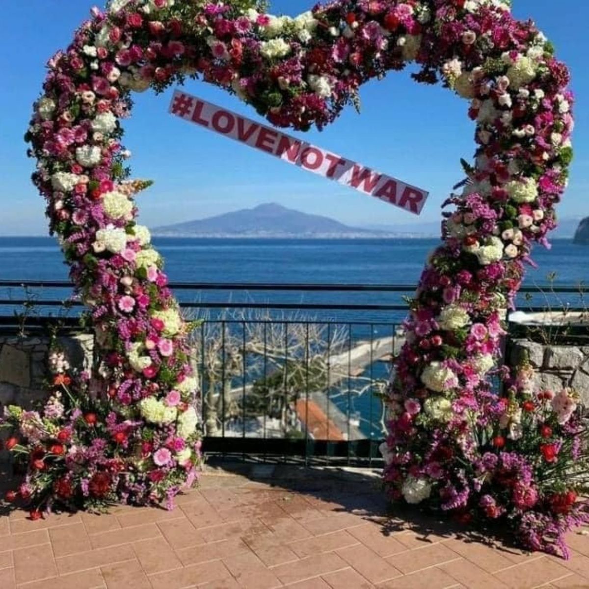 Heart for #lovenotwar Italy - on Thursd
