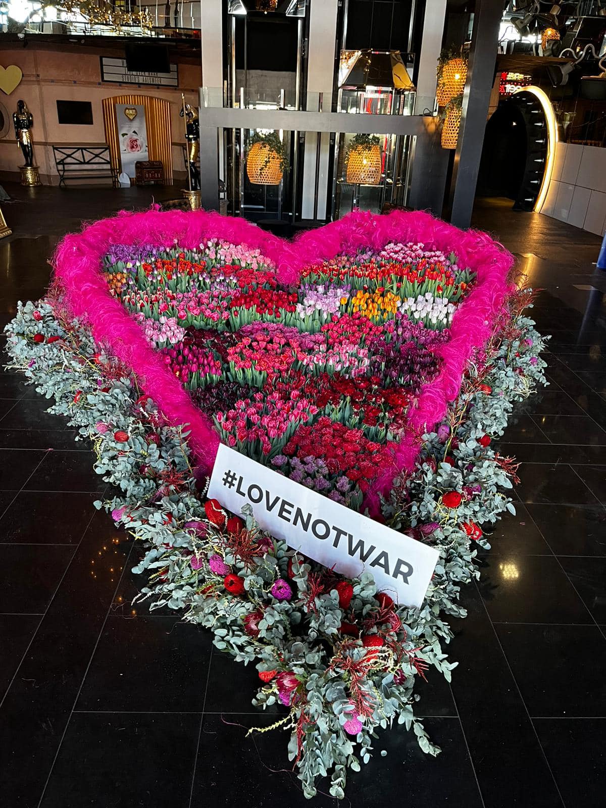 Huge Flower Heart in Aalsmeer for #lovenotwar - on Thursd