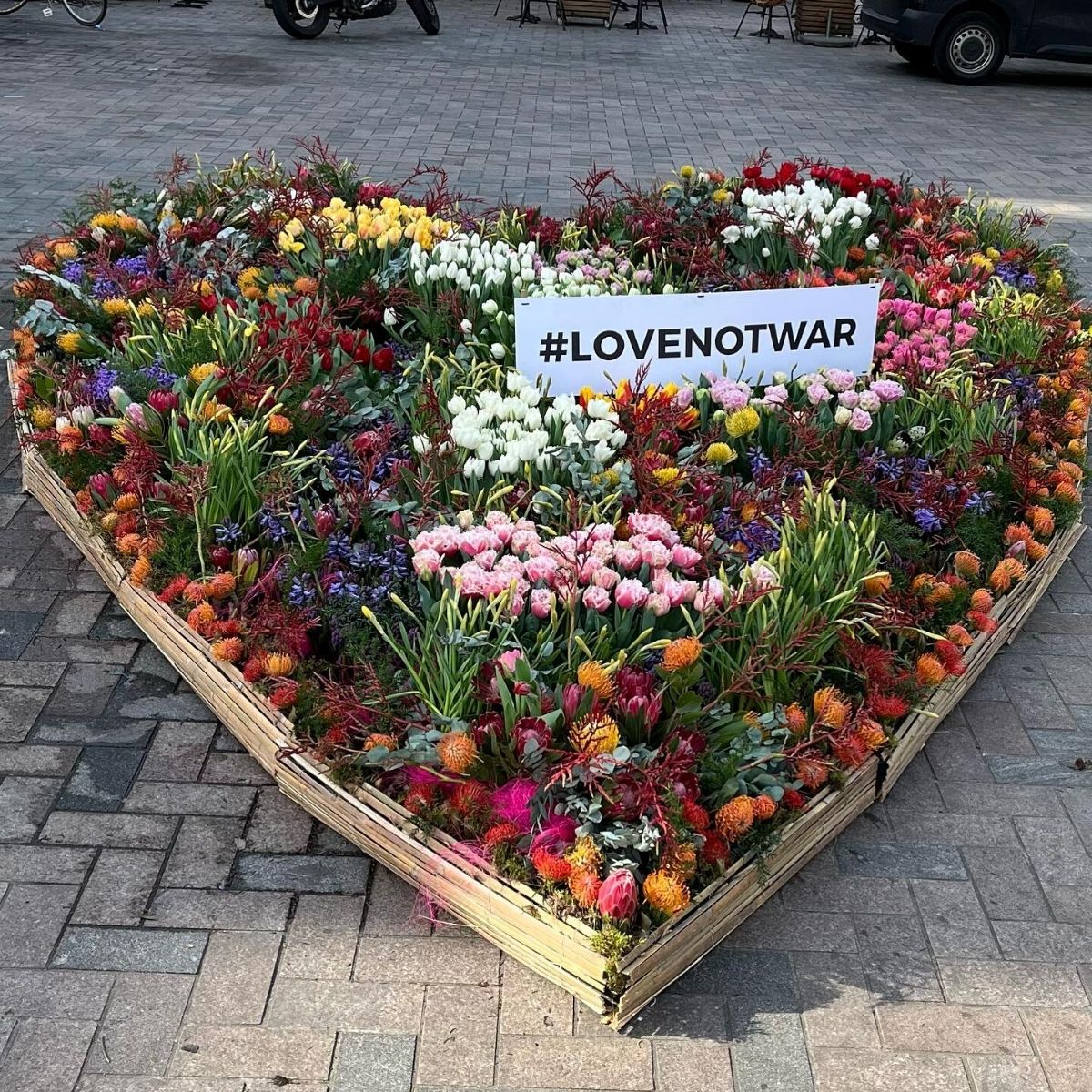 Heart for #lovenotwar in The Hague - on Thursd