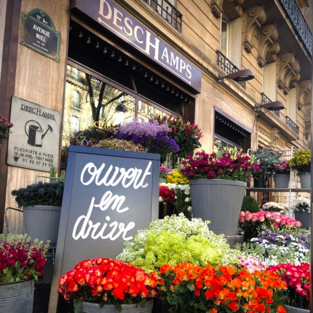 luc-deschamps-brings-the-most-elaborate-florals-to-the-heart-of-paris-featured