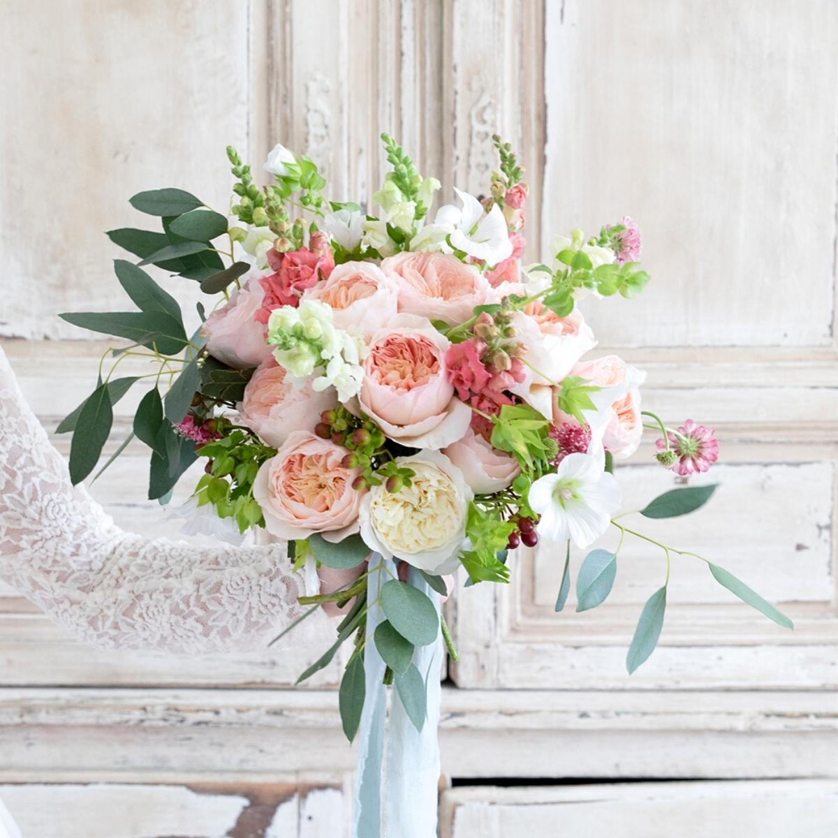 everyone-falls-for-david-austin-wedding-roses-but-where-can-you-buy-them-featured