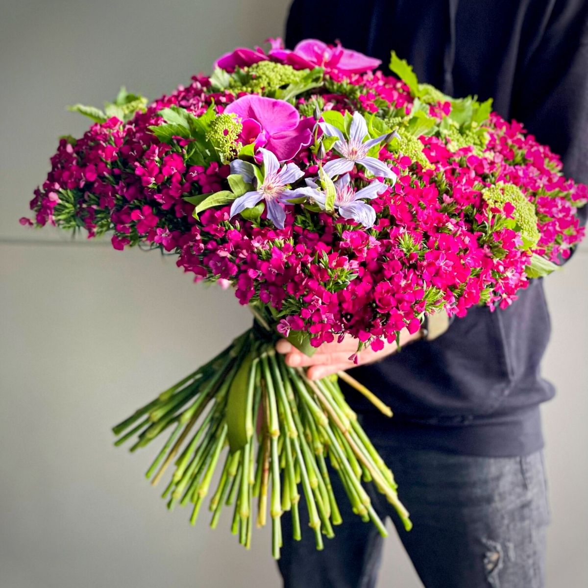 Floral Designer Mateusz Wasak - Dianthus Barbatus Amazon Neon Cherry