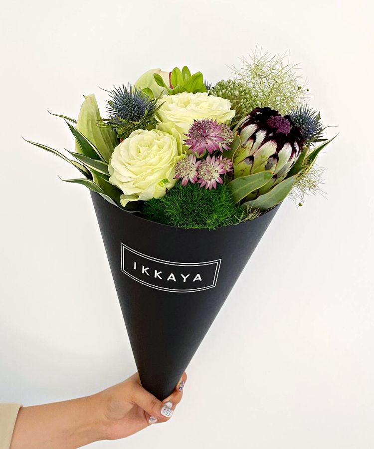 How to choose your date flowers - Bouquet with proteas - on Thursd