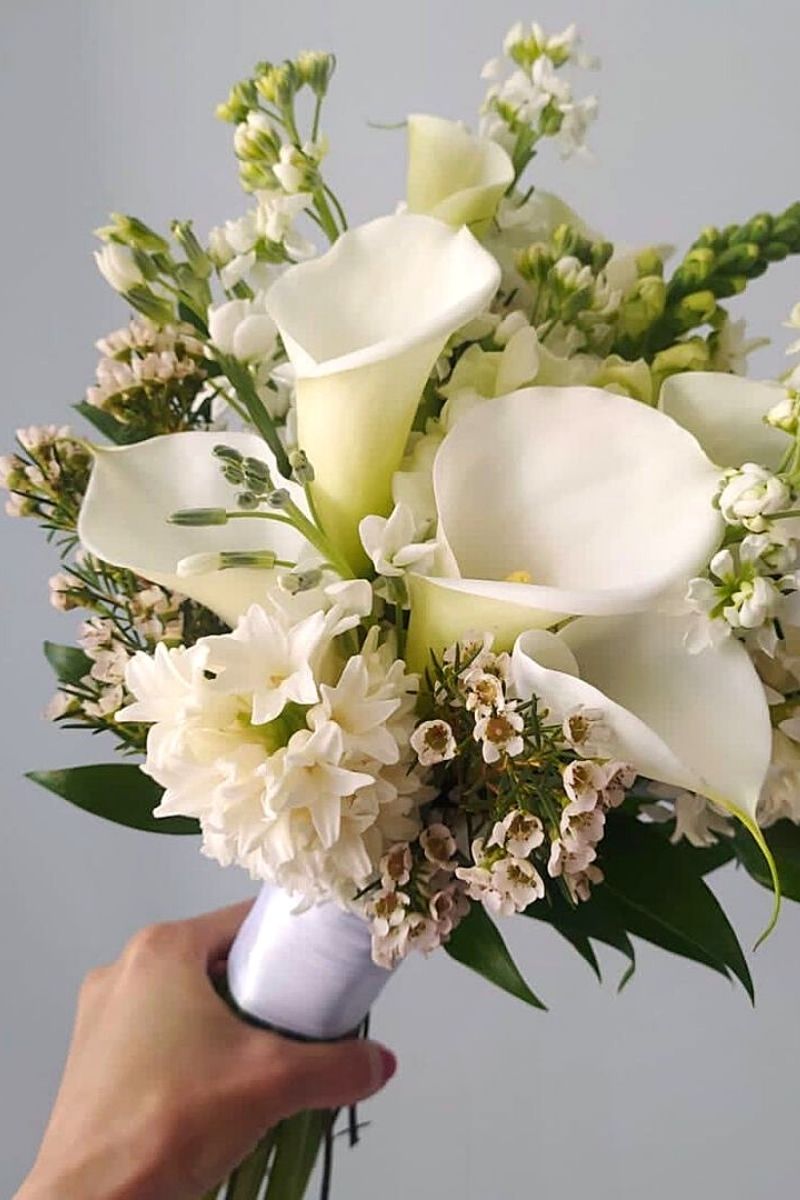 White Calla simple and elegant bouquet- on Thursd