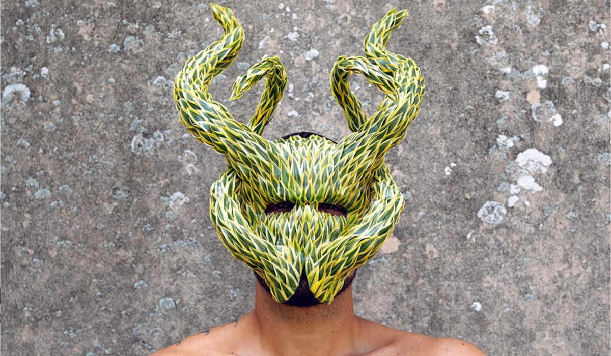 hawaiian-artist-noah-harders-is-the-master-behind-the-Waikapū-masks-featured