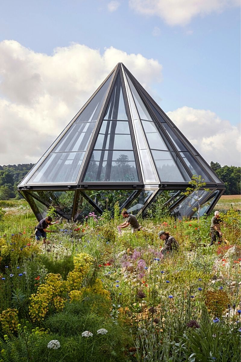 Heatherwick's jewel like plant glasshouse closed shape- on Thursd