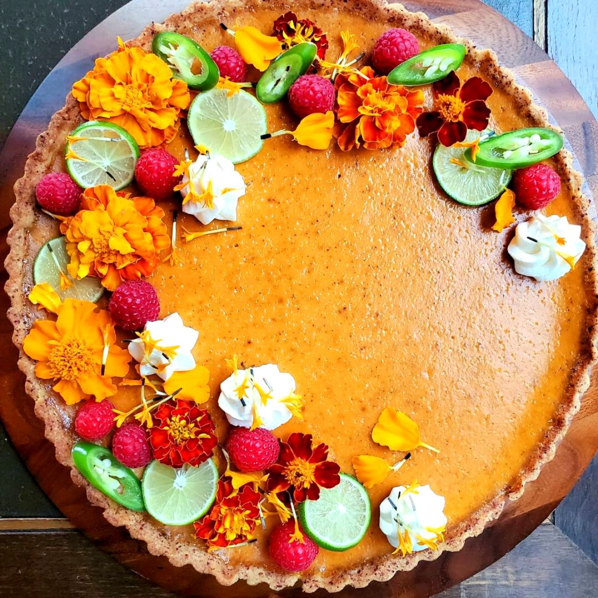 15-best-edible-flowers-for-baking-cooking-and-drinks-featured