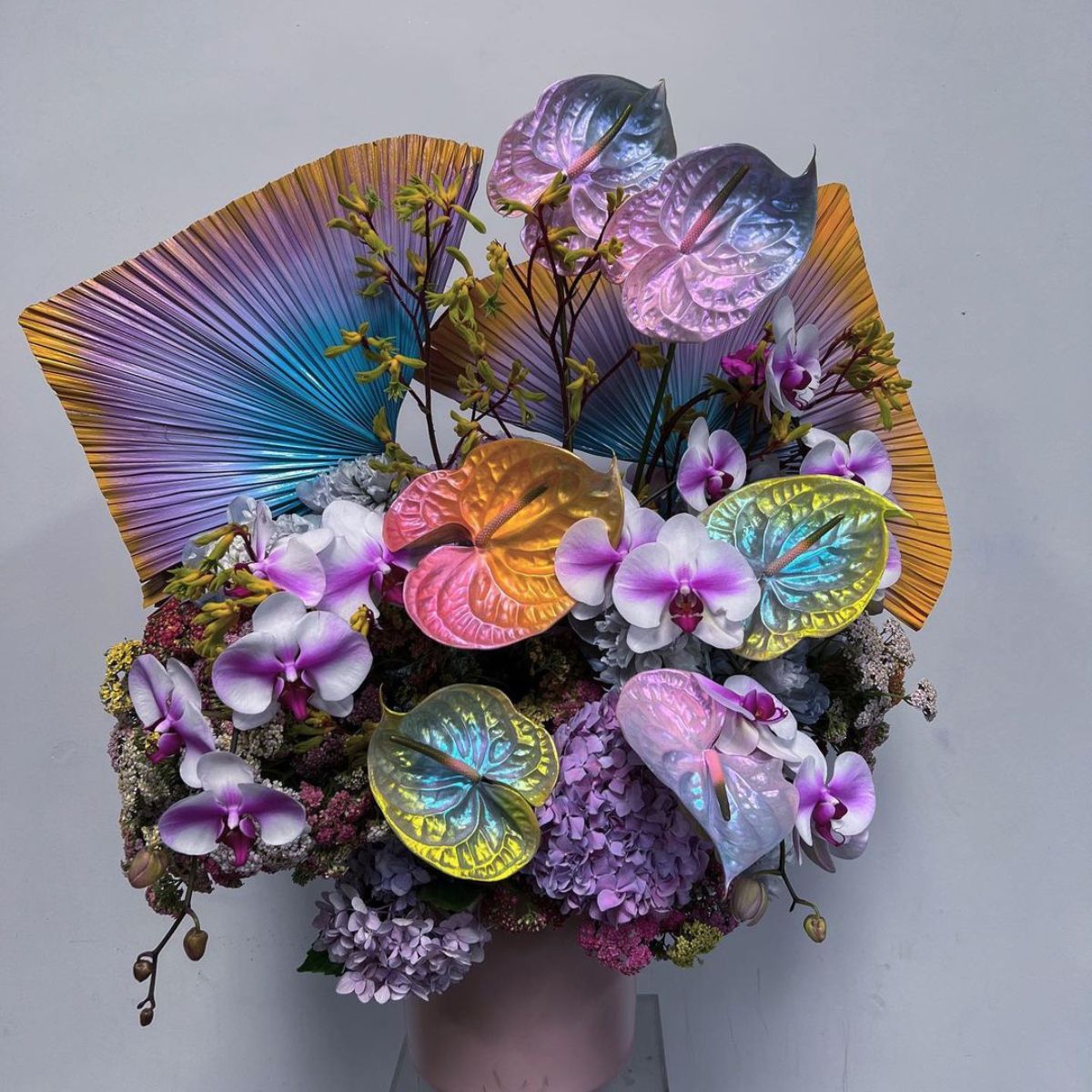 hear-hear-for-dyed-leaves-and-one-of-a-kind-bouquets-featured