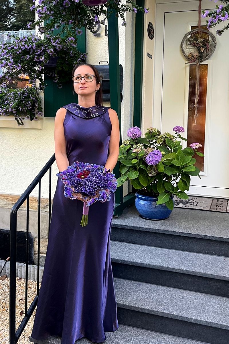 Elena Engelmann holding a colorful Veronica Smart Fountain bridal bouquet on Thursd