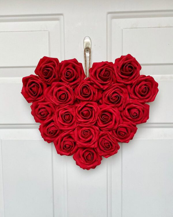 15 Valentine's Wreaths that Celebrate Love classy red rose wreath
