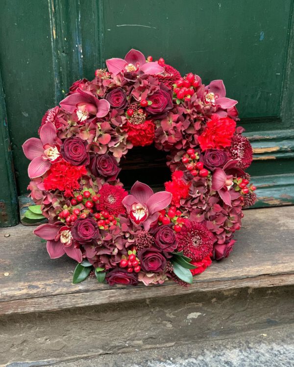 15 Valentine's Wreaths that Celebrate Love red flowers wreath