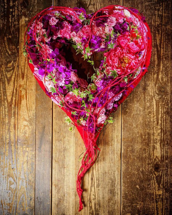 15 Valentine's Wreaths that Celebrate Love heart-shaped wreath