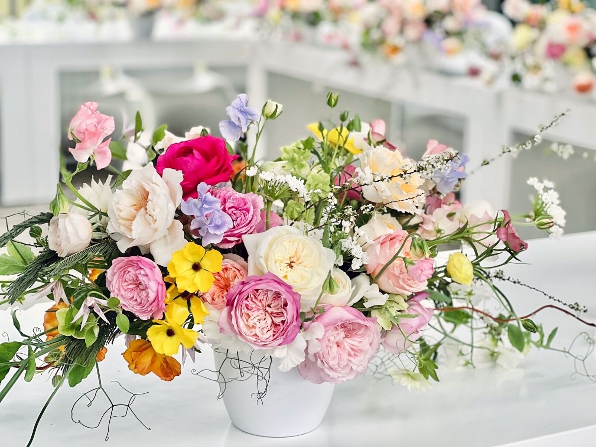 Centerpiece rose arrangement with David Austin Roses on Thursd