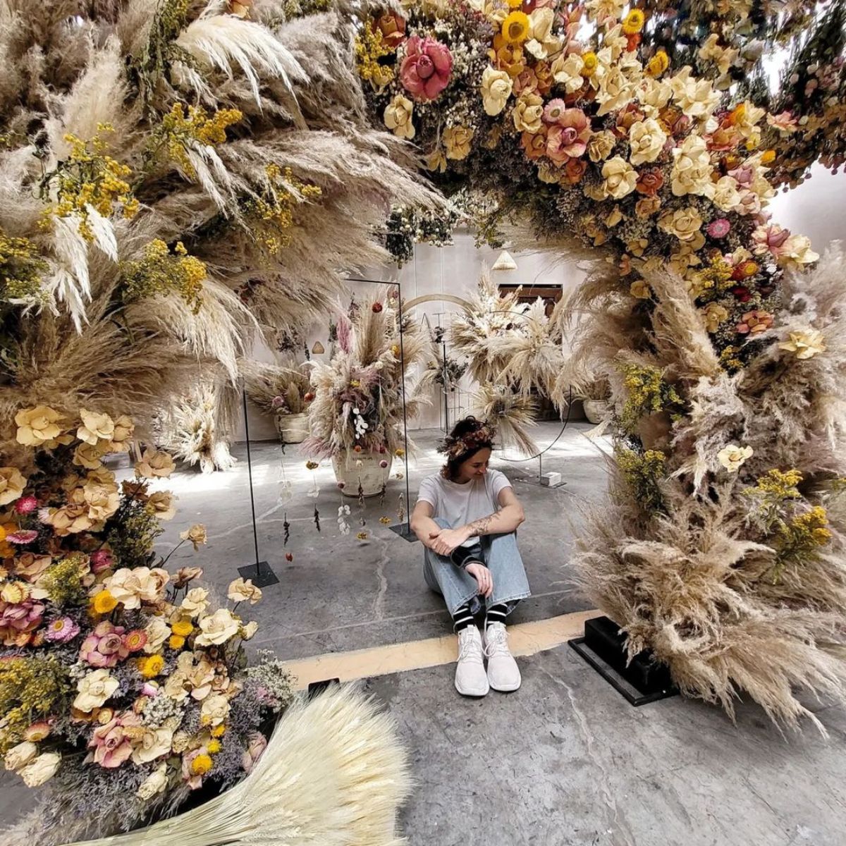 atix-home-by-natalia-landaluce-will-take-you-to-dried-flower-heaven-featured