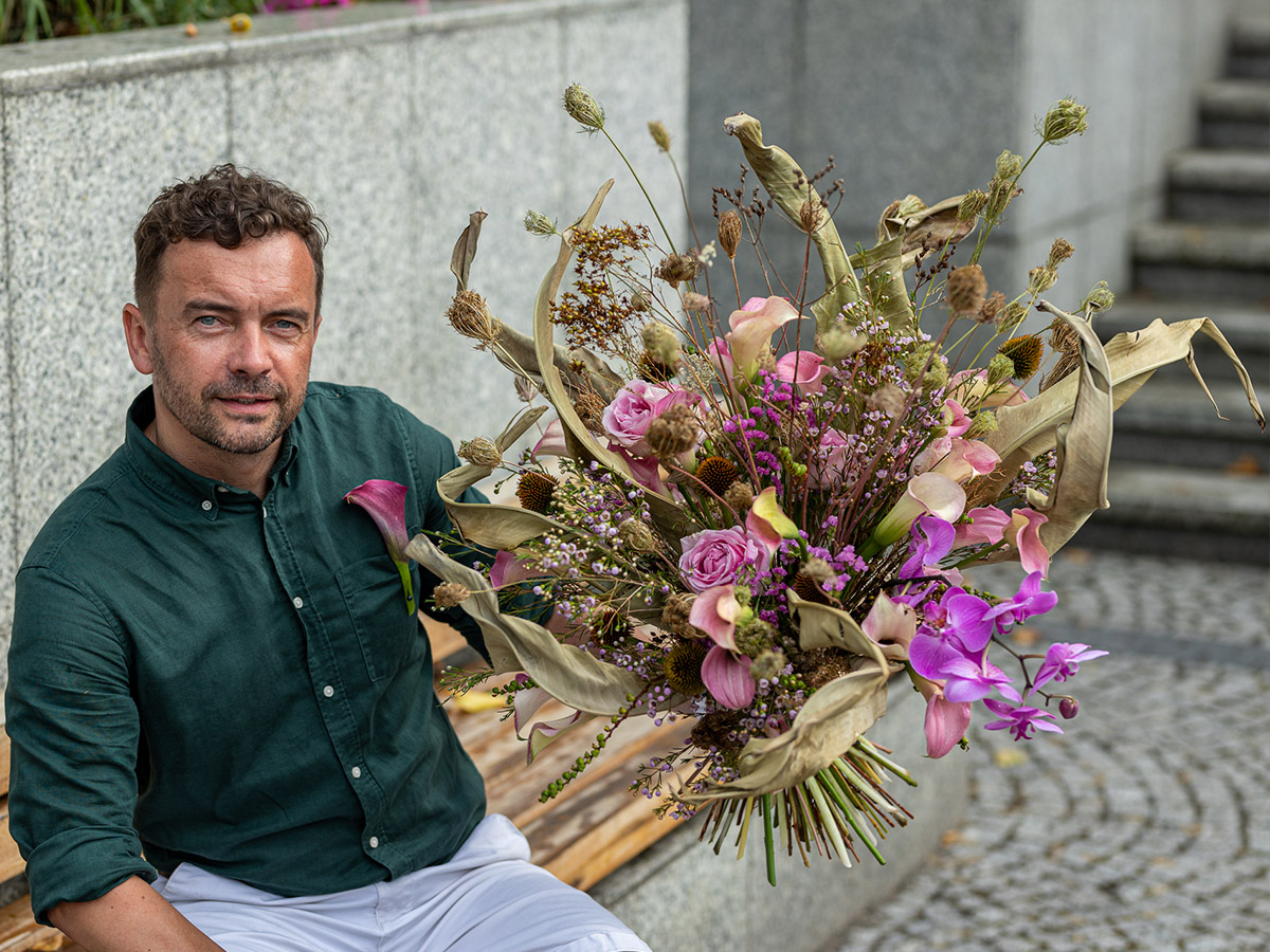 Zbigniew Dziwulski calla bouquet on Thursd