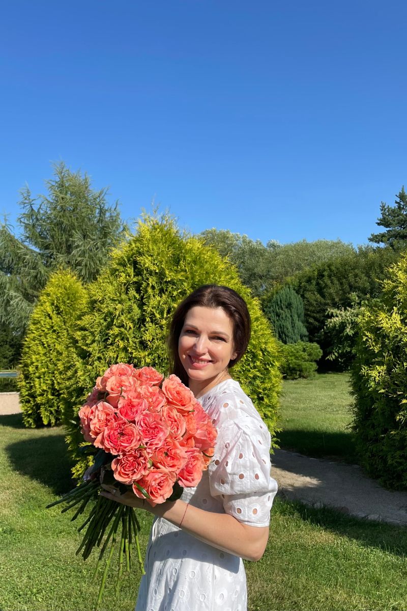 Kristina Rimiene floral designer loved using blushing reeva roses on Thursd