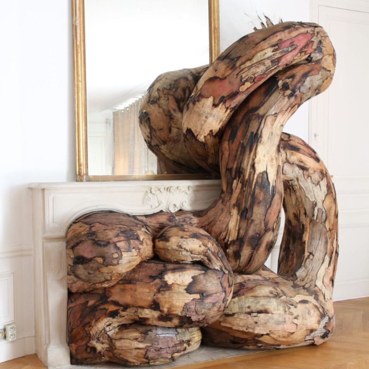 henrique-oliveira-and-his-monumental-collection-of-eerie-wood-sculptures-featured
