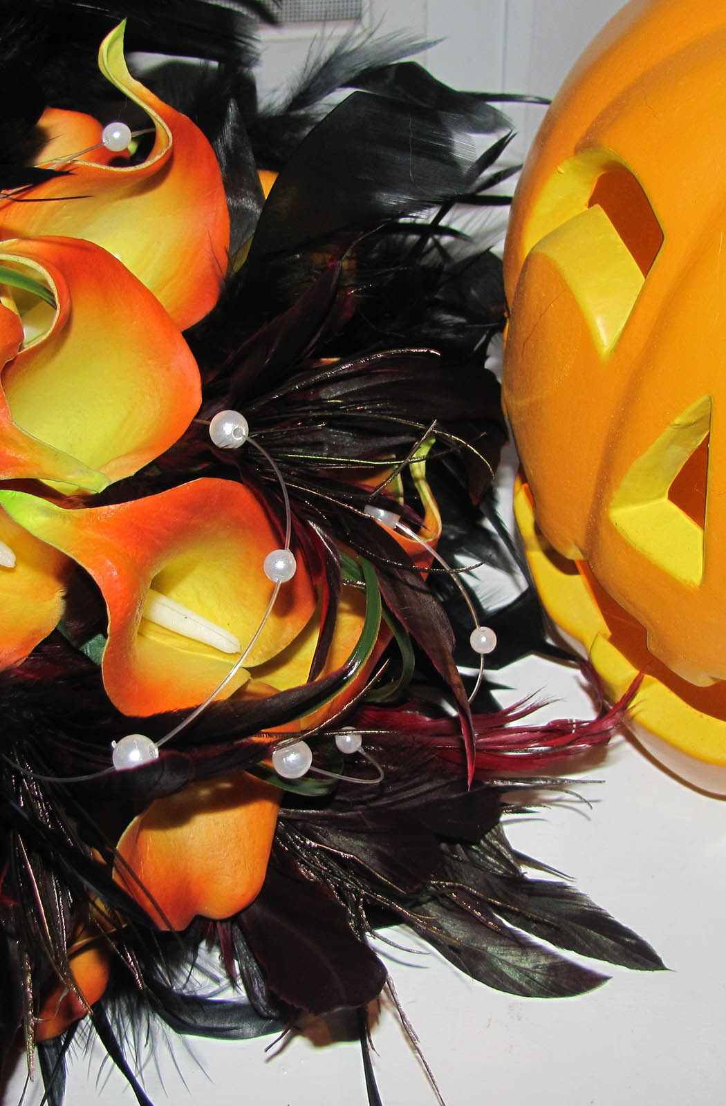 celebrate-your-colorful-halloween-using-beautiful-callas-featured