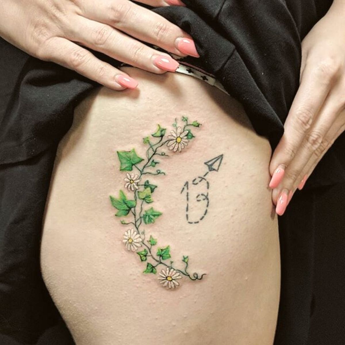 Pequeños tatuajes de hiedra venenosa el jueves