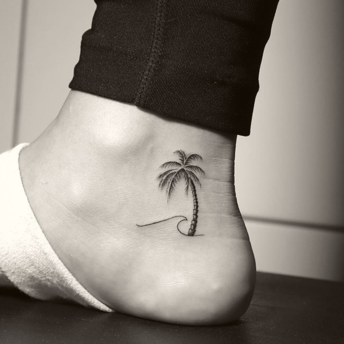 Palm tree island small tattoos on Thursd