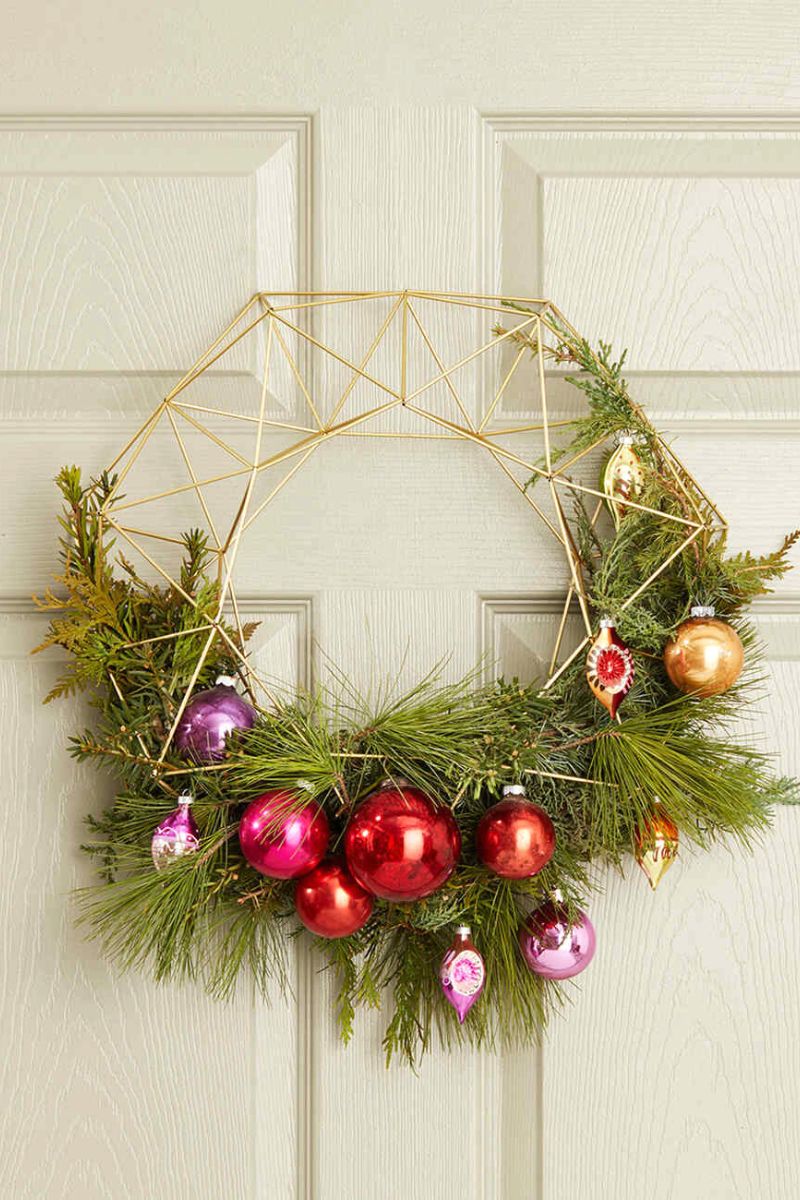 Asymmetrical holiday wreaths on Thursd