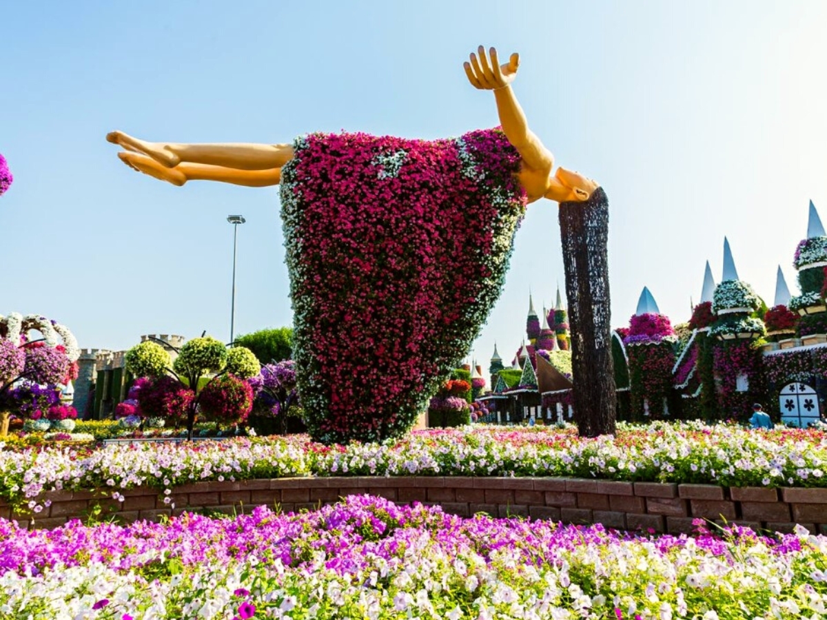 Floating Lady Dubai Miracle Garden on Thursd